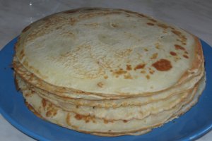 Clatite cu dulceata de visine si Ceva Fin
