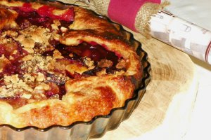 Tarta rustica cu prune si gem de prune