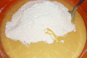 Prajitura cu pere intregi si scortisoara