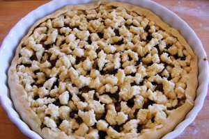 Tarta cu prune si crumble