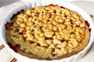 Tarta cu prune si crumble