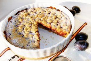 Tarta cu prune si crumble