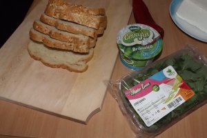 Sandwich cu Ceva fin de la Delaco
