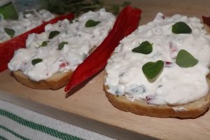 Sandwich cu Ceva fin de la Delaco
