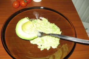 Salata de avocado cu crema de branza