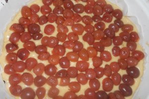 Tarta cu visine din compot