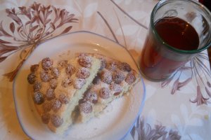 Tarta cu visine din compot