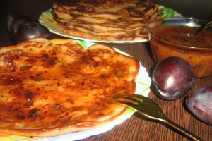 Pancakes cu prune si scortisoara