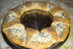 Coronita cu Ceva Fin si branza feta