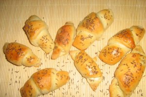 Cornulete umplute cu branza
