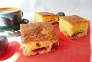Prajitura cu budinca si prune