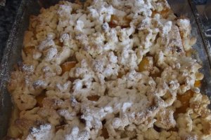 Prajitura cu piersici si crumble