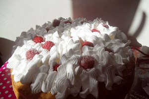 Prăjitură cu pere întregi