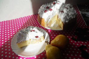 Prăjitură cu pere întregi