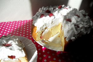 Prăjitură cu pere întregi