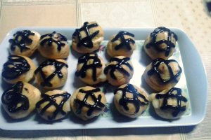 Profiterol cu  crema de vanilie