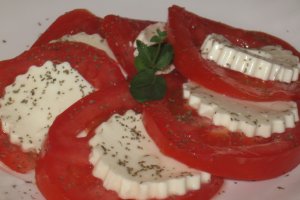 Salata de rosii cu miez de lapte