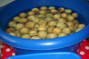 Gem de piersici albe cu prune