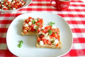 Bruschetta caprese