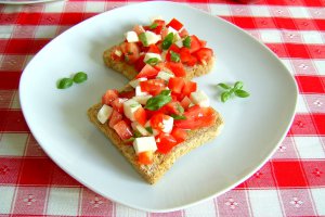 Bruschetta caprese