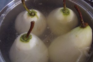 Pere în sos de caramel