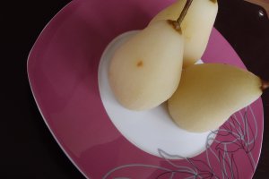 Pere în sos de caramel