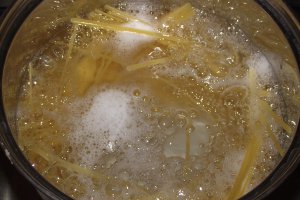 Linguine cu sunca,usturoi si parmezan