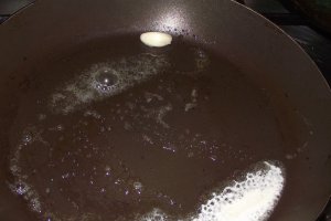 Linguine cu sunca,usturoi si parmezan