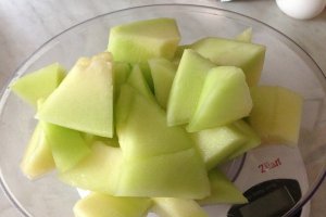 Mini tarte cu crema de pepene galben