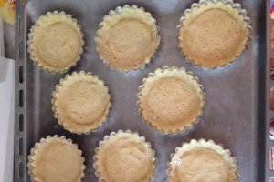 Mini tarte cu crema de pepene galben