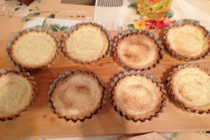 Mini tarte cu crema de pepene galben