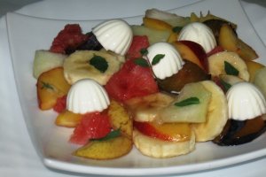 Salata de fructe cu miez de lapte