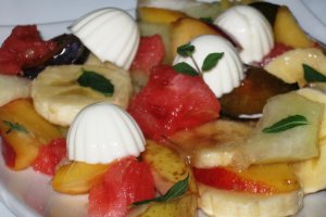 Salata de fructe cu miez de lapte