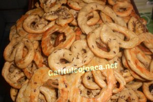 Covrigei de casa cu cascaval si seminte de in