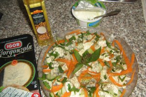 Legume cu Ceva Fin si gorgonzola picanta
