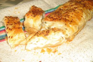 Strudel cu Ceva Fin si cascaval Delia
