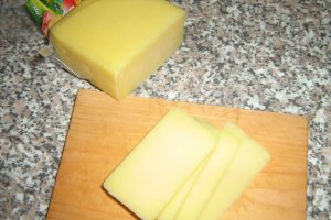 Omleta cu ardei, cascaval si Ceva Fin