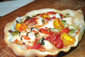 Pizza cu piept de pui