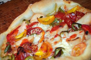 Pizza cu piept de pui