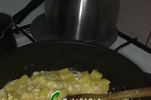 Omleta cu mamaliguta prajita