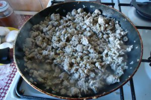 Ciuperci umplute cu carne de pui