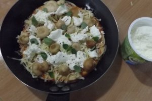Pizza cu branzeturi si ciuperci de roua