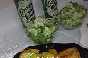 Aripioare de pui,pulpa de porc condimentate cu garnitura de cartofi la tava.