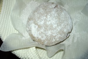 Paine din secara cu masline Kalamata, coaja de lamaie si herbes de Provence