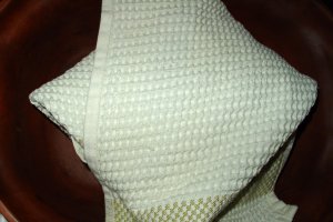 Paine din secara cu masline Kalamata, coaja de lamaie si herbes de Provence
