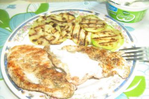 Piept de pui si dovlecel la tigaie grill