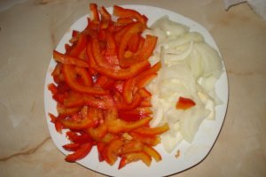 Pizza cu carnat si telemea Delaco