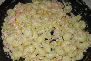 Conchiglie cu porumb si somon afumat