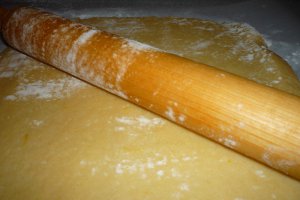 Desert placinta frageda cu branza dulce si stafide