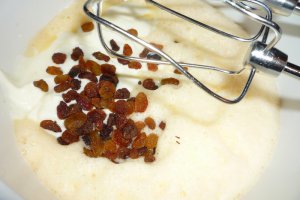 Desert placinta frageda cu branza dulce si stafide